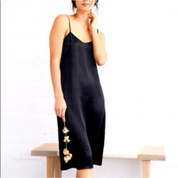 Jenni Kayne Dresses & Skirts - jenni kayne black midi v-neck satin slip dress